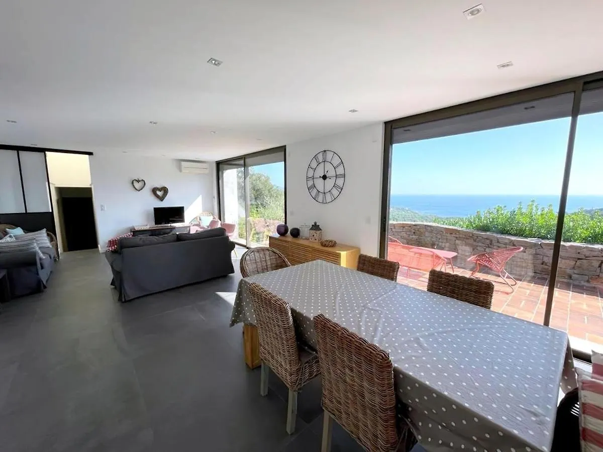 Hébergement de vacances Villa For 8 People In An Estate Near The Sea Bormes-les-Mimosas France